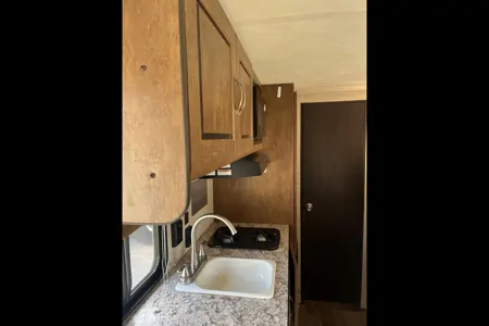 Jun’s Forest River Cruise Lite Travel Trailer