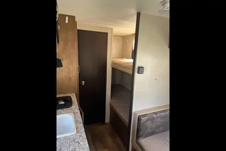 Jun’s Forest River Cruise Lite Travel Trailer