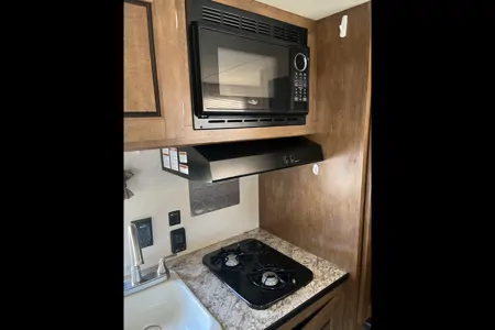 Jun’s Forest River Cruise Lite Travel Trailer