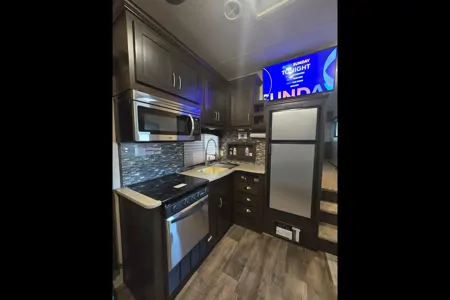 Shockwave in the Sand – Desert Escape for 6