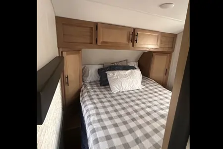 Spacious Wolfpup w/ Bunkbeds and Queen bed