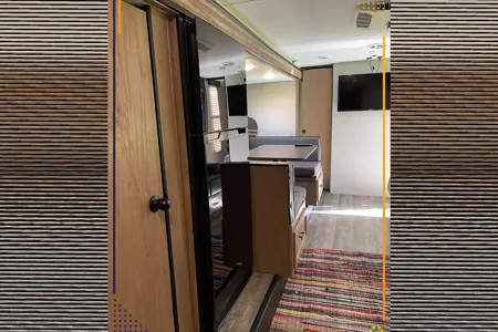Spacious Wolfpup w/ Bunkbeds and Queen bed