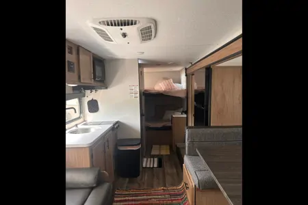 Spacious Wolfpup w/ Bunkbeds and Queen bed