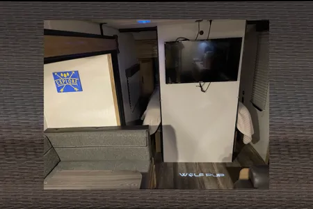 Spacious Wolfpup w/ Bunkbeds and Queen bed