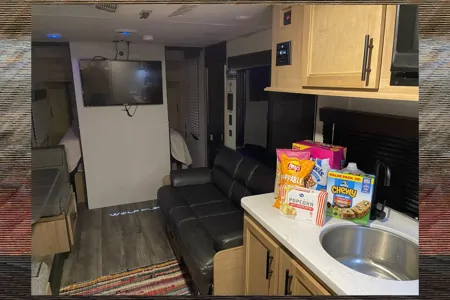 Spacious Wolfpup w/ Bunkbeds and Queen bed
