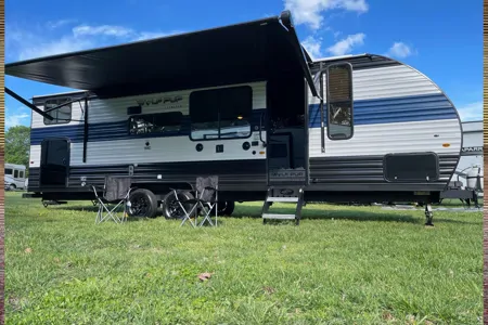 Spacious Wolfpup w/ Bunkbeds and Queen bed