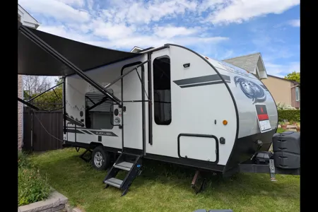 Wolf Pup 16FQBL - pour une escapade en couple.