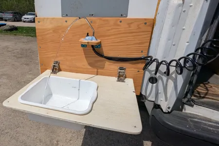 Shoebill Electrician (GMC Savana 2011)