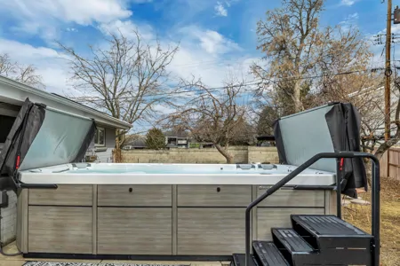 Keystone Travel Trailer w Satellite TV and 5G WIFI