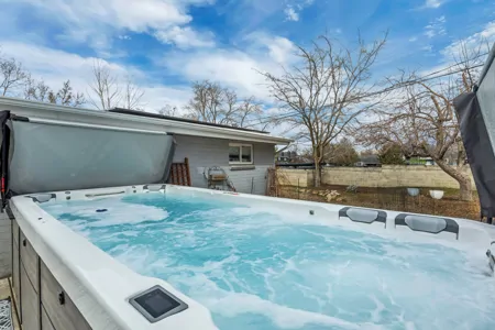 Keystone Travel Trailer w Satellite TV and 5G WIFI