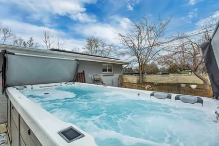 Keystone Travel Trailer w Satellite TV and 5G WIFI