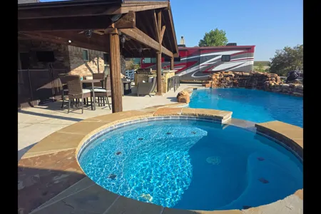 Luxury Motorhome Stay in Weatherford/Aledo, TX