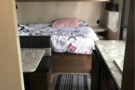 Mathew's Aspen Trailer Trailer 1700 BH Travel Trailer