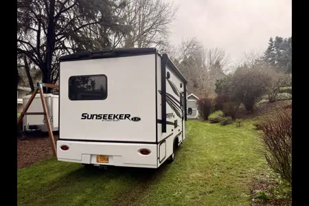 2023 Forest River SUNSEEKER 2250(Bedroom slide) - Sleeps 5!