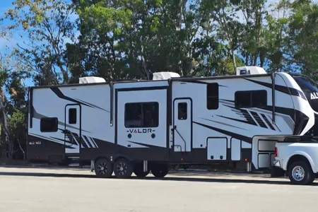 FamAlly Alliance RV Valor 37v13 Toy Hauler Fifth Wheel