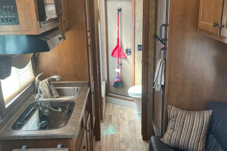 Clay's Exiss 3 Horse LQ Trailer