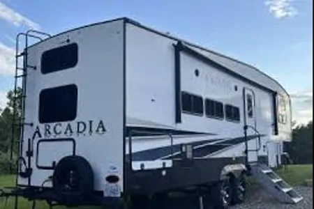 Kid Friendly Keystone Arcadia Half‑Ton 3370BH Fifth Wheel