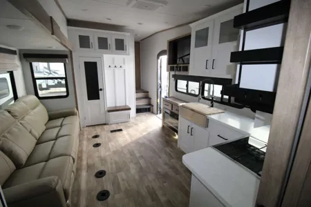 Kid Friendly Keystone Arcadia Half‑Ton 3370BH Fifth Wheel