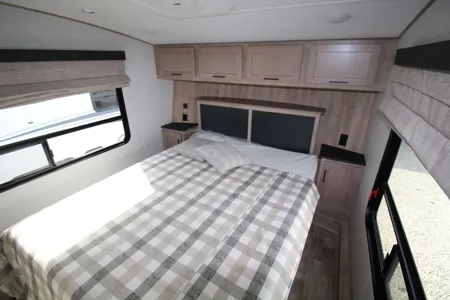 Kid Friendly Keystone Arcadia Half‑Ton 3370BH Fifth Wheel