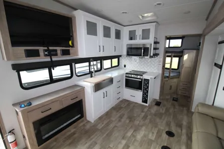 Kid Friendly Keystone Arcadia Half‑Ton 3370BH Fifth Wheel