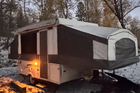 Hawk- Palomino Yearling Tent Trailer