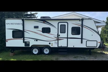 🇨🇦 Dan & Monique’s 24’ KZ Sportsmen Travel Trailer. Family Friendly!  Easy booking!