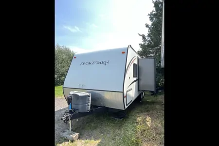 🇨🇦 Dan & Monique’s 24’ KZ Sportsmen Travel Trailer. Family Friendly!  Easy booking!