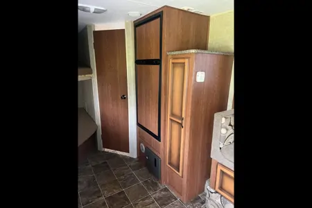 🇨🇦 Dan & Monique’s 24’ KZ Sportsmen Travel Trailer. Family Friendly!  Easy booking!