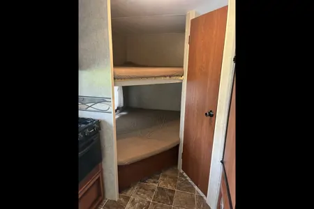 🇨🇦 Dan & Monique’s 24’ KZ Sportsmen Travel Trailer. Family Friendly!  Easy booking!