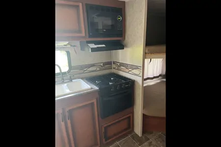 🇨🇦 Dan & Monique’s 24’ KZ Sportsmen Travel Trailer. Family Friendly!  Easy booking!