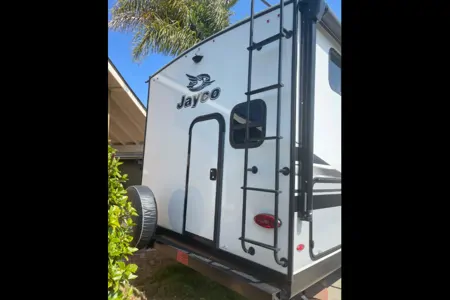 "Wheely" The Camper - Jayco Feather 24BH Clean & Spacious