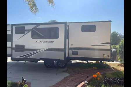 "Wheely" The Camper - Jayco Feather 24BH Clean & Spacious