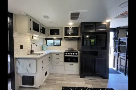 "Wheely" The Camper - Jayco Feather 24BH Clean & Spacious