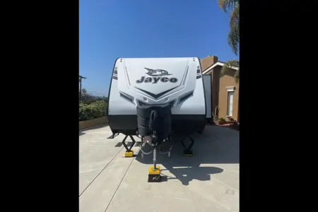 "Wheely" The Camper - Jayco Feather 24BH Clean & Spacious