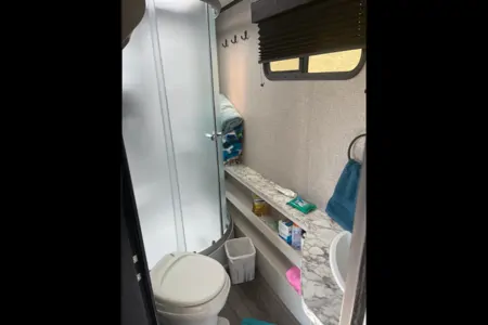 "Wheely" The Camper - Jayco Feather 24BH Clean & Spacious