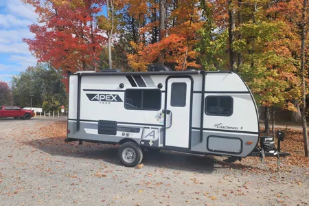 Nikki's Coachmen 185BH Travel Trailer