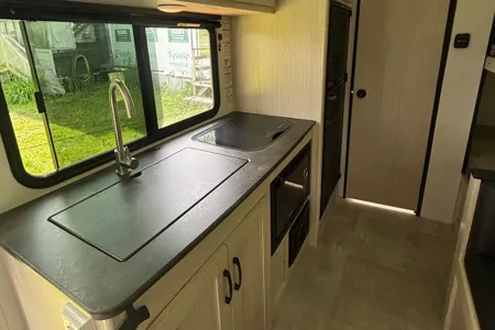Nikki's Coachmen 185BH Travel Trailer