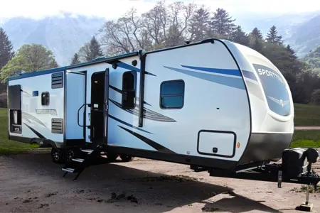 2022 Venture RV SportTrek ST312VIK: Spacious Family-Friendly