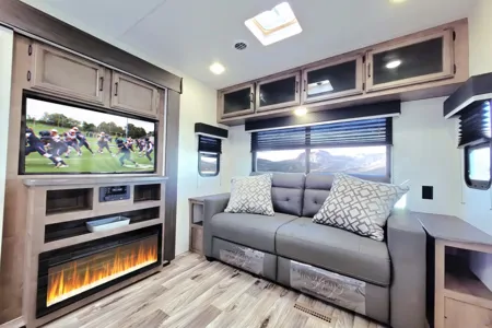 2022 Venture RV SportTrek ST312VIK: Spacious Family-Friendly