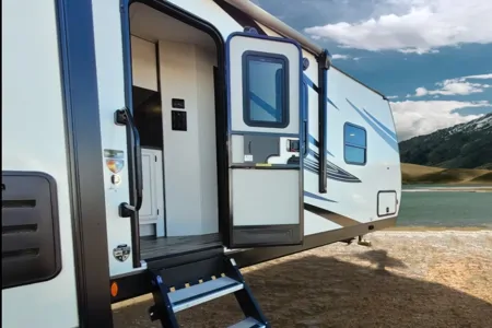 2022 Venture RV SportTrek ST312VIK: Spacious Family-Friendly