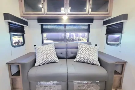 2022 Venture RV SportTrek ST312VIK: Spacious Family-Friendly