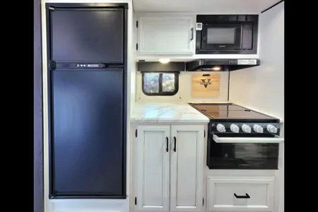 2022 Venture RV SportTrek ST312VIK: Spacious Family-Friendly