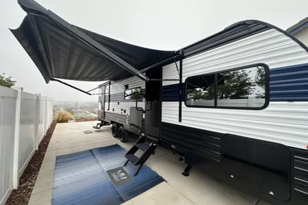 Spacious Bunkhouse - Sleeps 9 - Cherokee Grey Wolf 26KF Travel Trailer