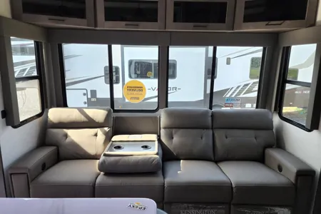 Wagg's Alliance RV 36V11 Toy Hauler