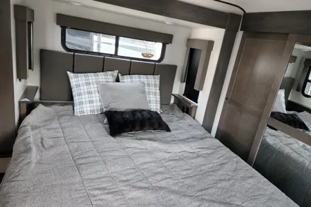 Wagg's Alliance RV 36V11 Toy Hauler