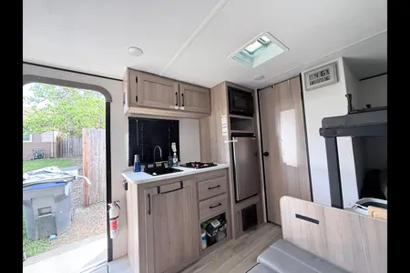 Jay's Coleman 17B Travel Trailer