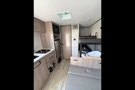 Jay's Coleman 17B Travel Trailer