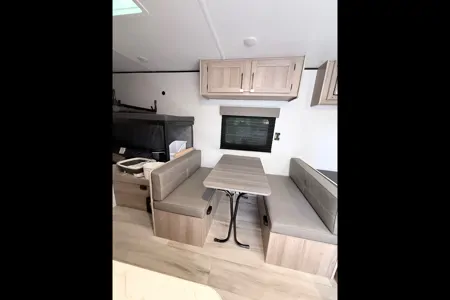 Jay's Coleman 17B Travel Trailer