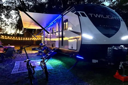 STUNNING + *Twilight2* (Delivery Available)