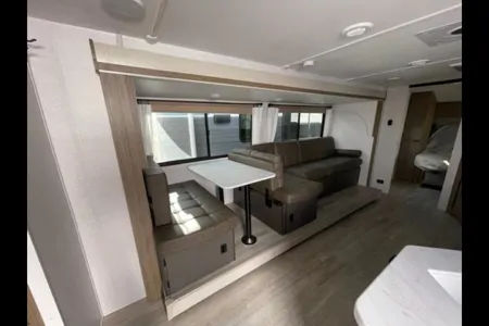 New 2025 Family Friendly Forest River Salem Cruise-Lite 26ICE Travel Trailer (33', Sleeps 8)